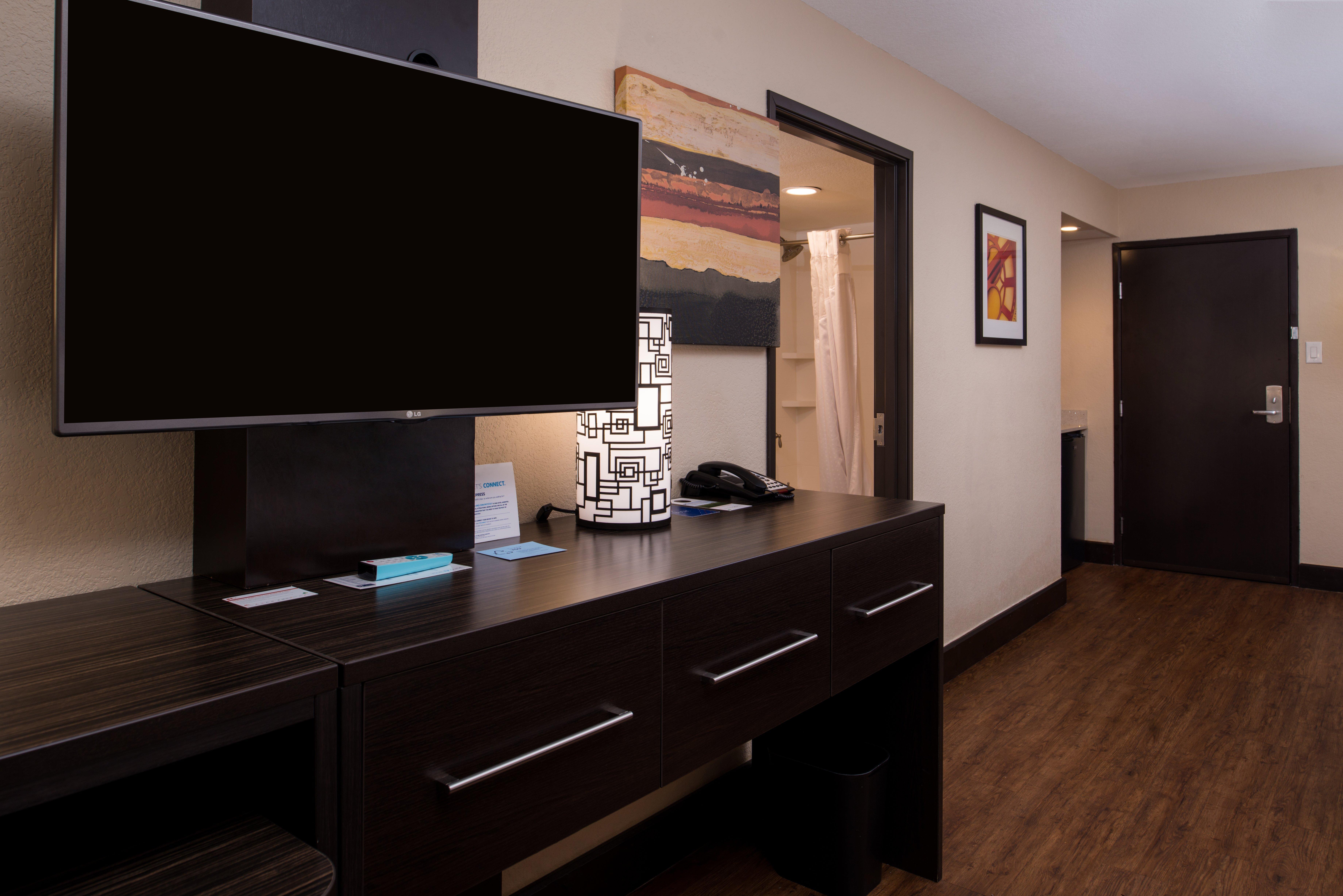 Holiday Inn Express & Suites San Antonio Medical - Six Flags By Ihg Exterior photo