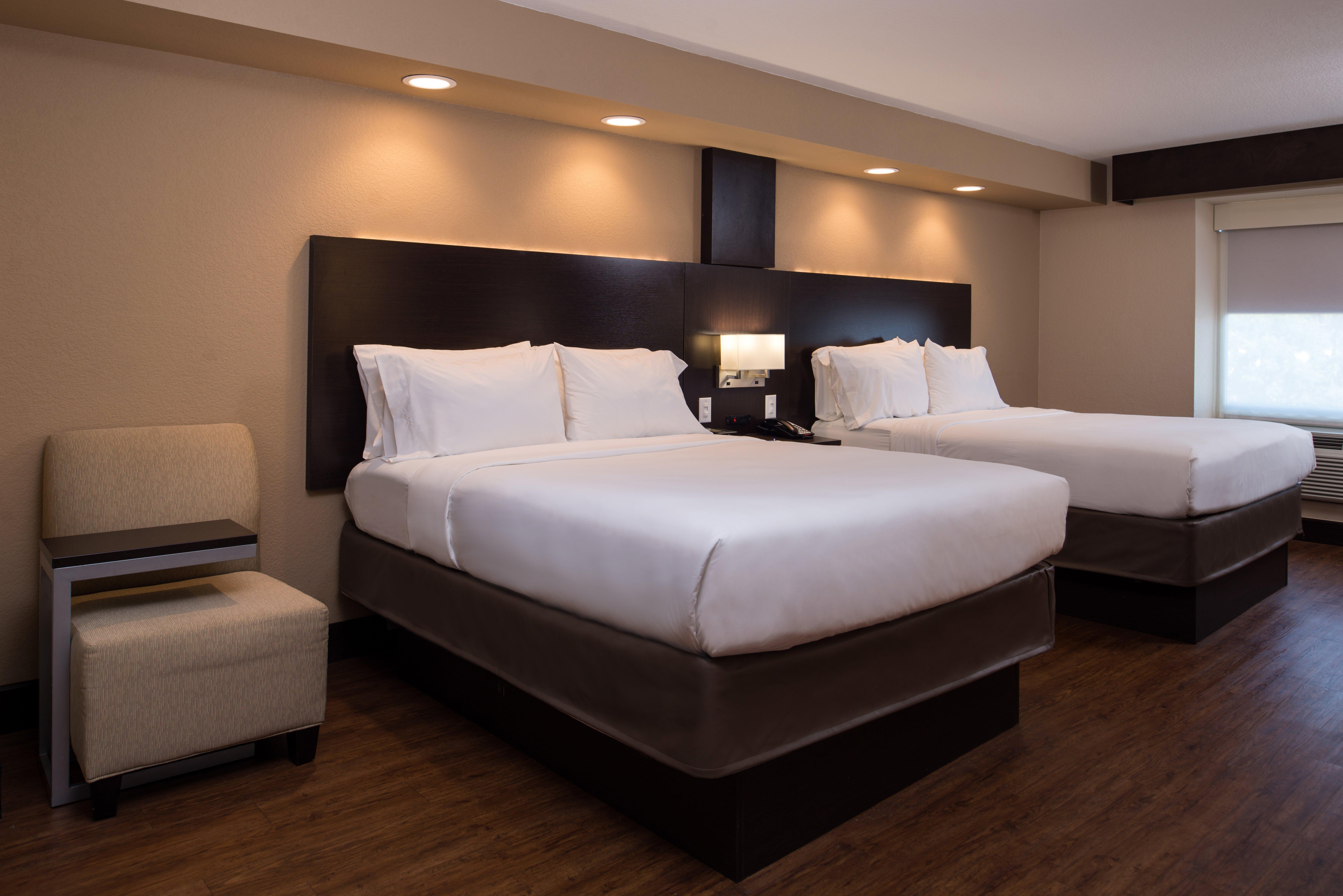 Holiday Inn Express & Suites San Antonio Medical - Six Flags By Ihg Exterior photo
