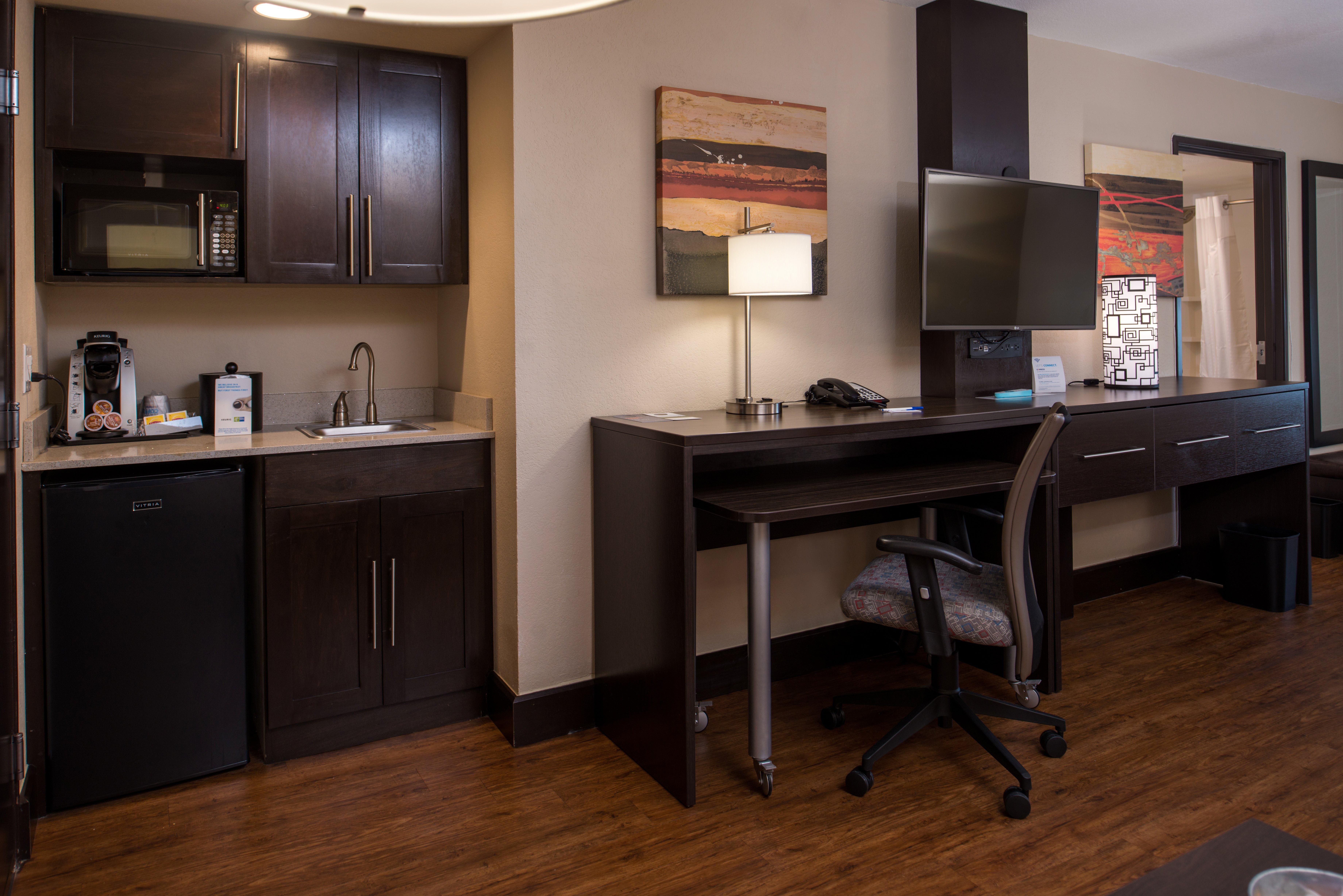 Holiday Inn Express & Suites San Antonio Medical - Six Flags By Ihg Exterior photo